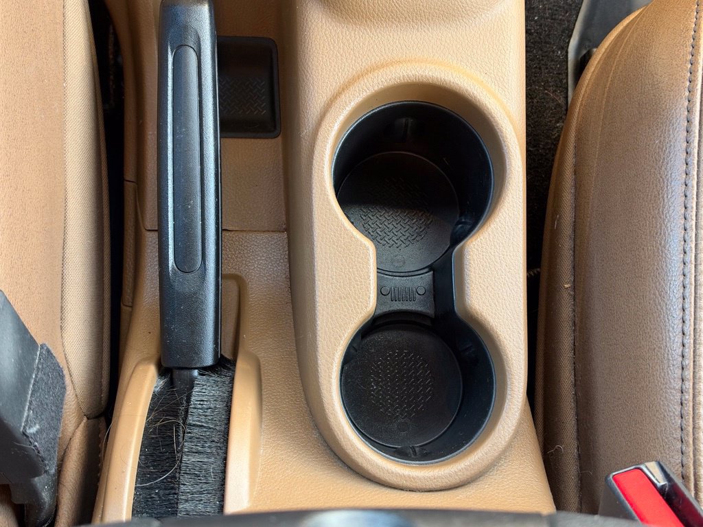 Used 2015 Jeep Wrangler Unlimited Rubicon w/ Connectivity Group AWD/4WD image 26