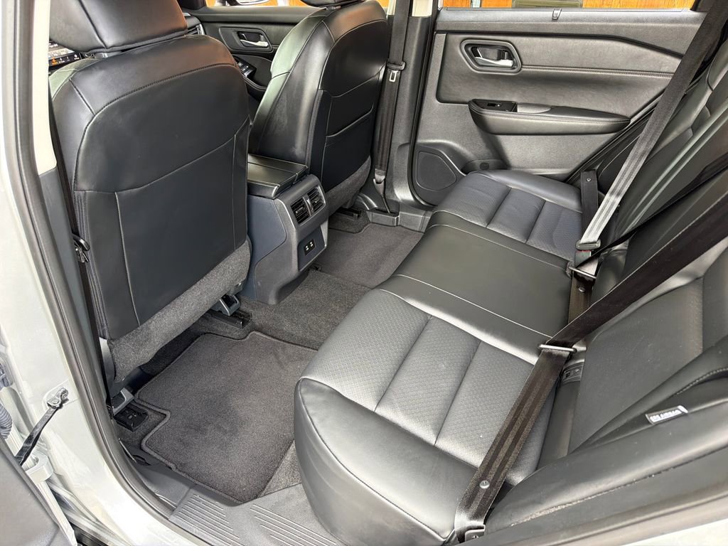 Used 2024 Nissan Rogue SV w/ SV Premium Package image 28