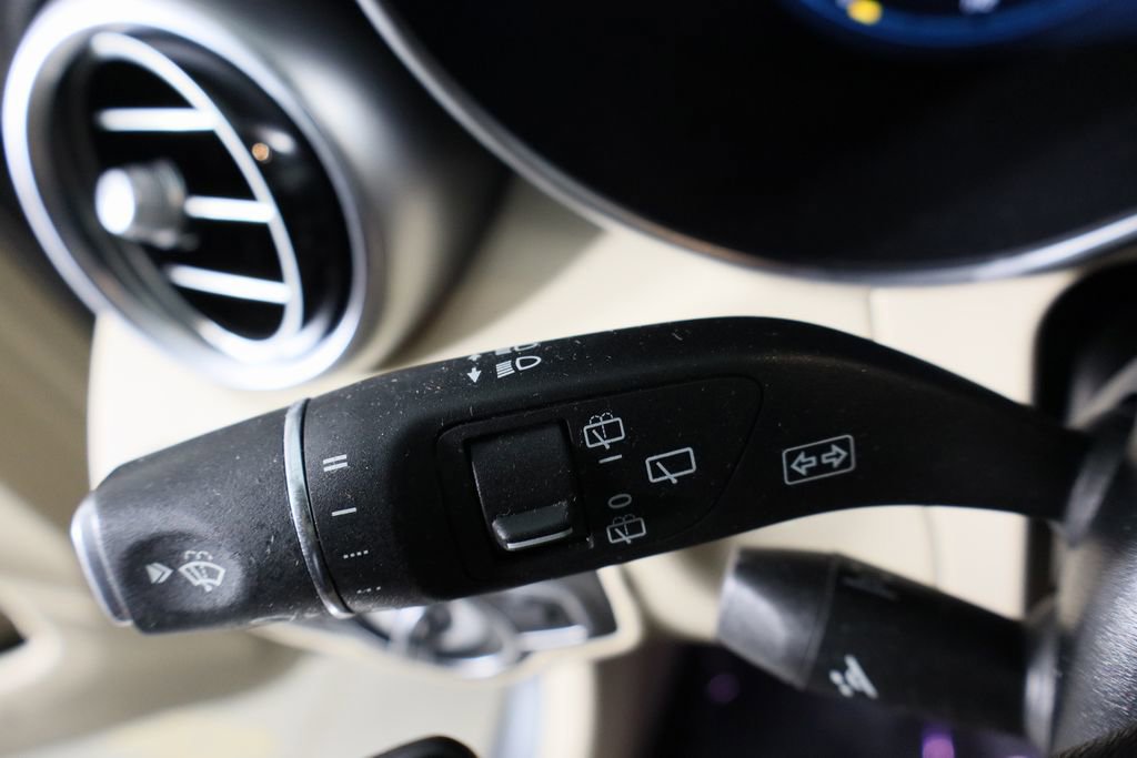 Used 2020 Mercedes-Benz GLC 300 image 26