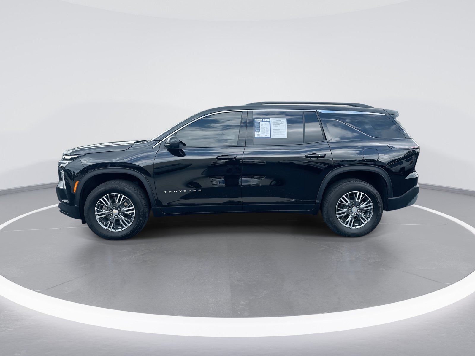 Used 2026 Chevrolet Traverse LT w/ Driver Confidence Package FWD image 6