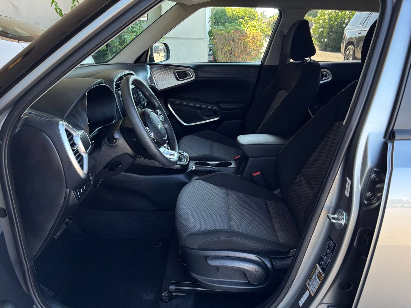 Used 2025 Kia Soul LX w/ LX Technology Package FWD image 20