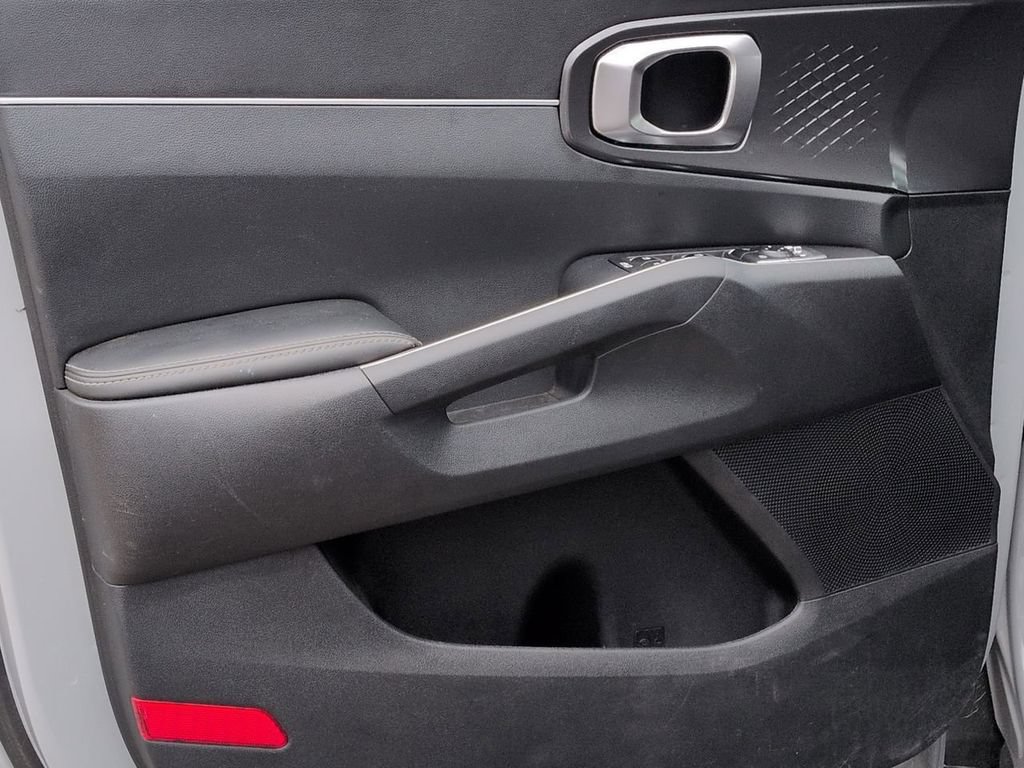 Certified 2025 Kia Sorento EX w/ Panoramic Sunroof Package FWD image 23