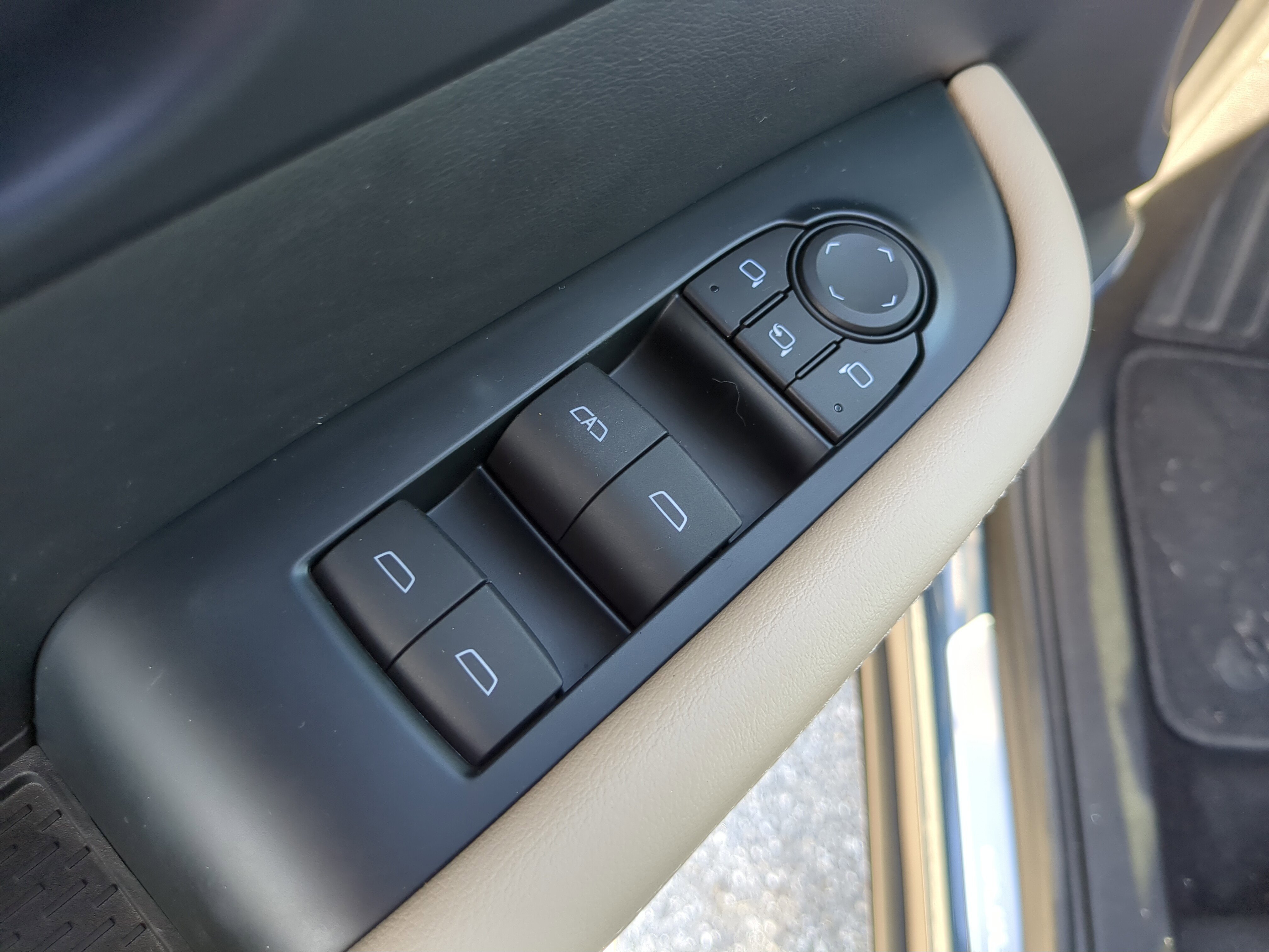 Used 2025 Buick Enclave Preferred image 18