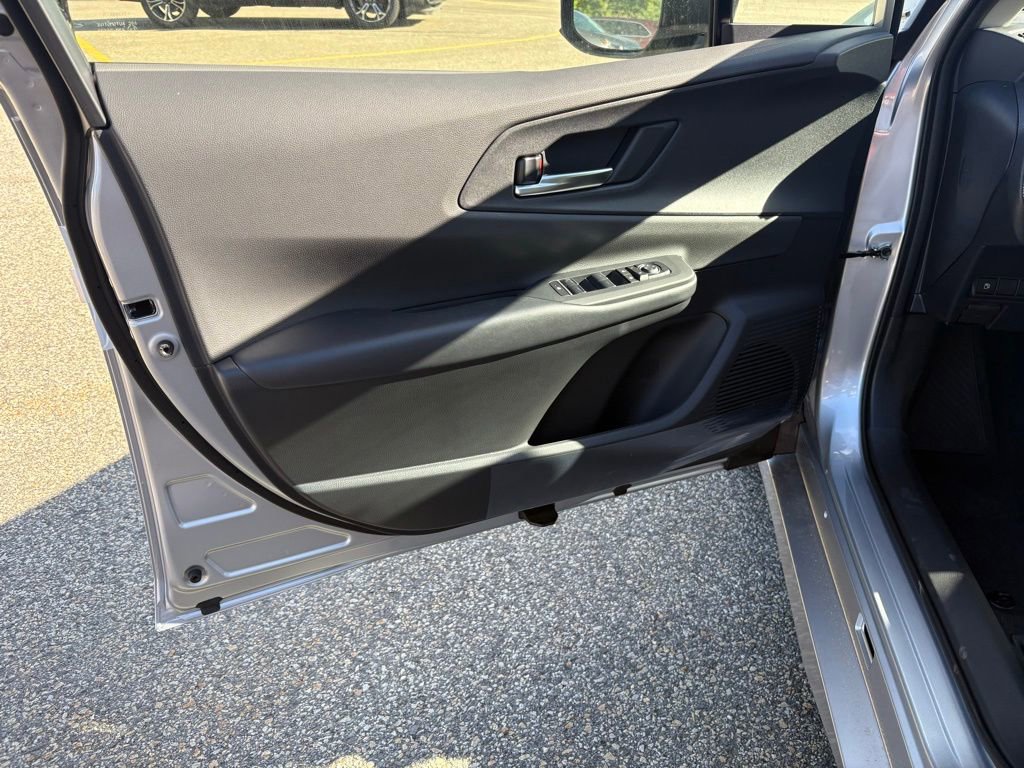 New 2026 Toyota Prius Plug-In Hybrid FWD image 39