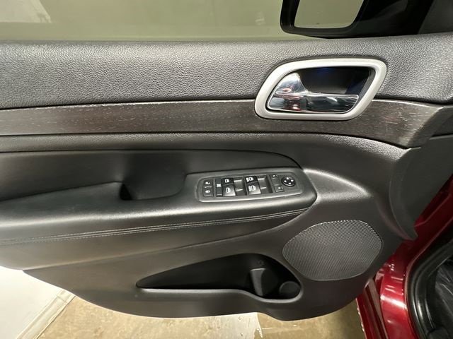 Used 2018 Jeep Grand Cherokee Altitude image 19