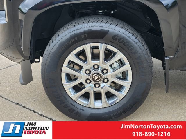 Used 2025 Toyota Tacoma Limited AWD/4WD image 13