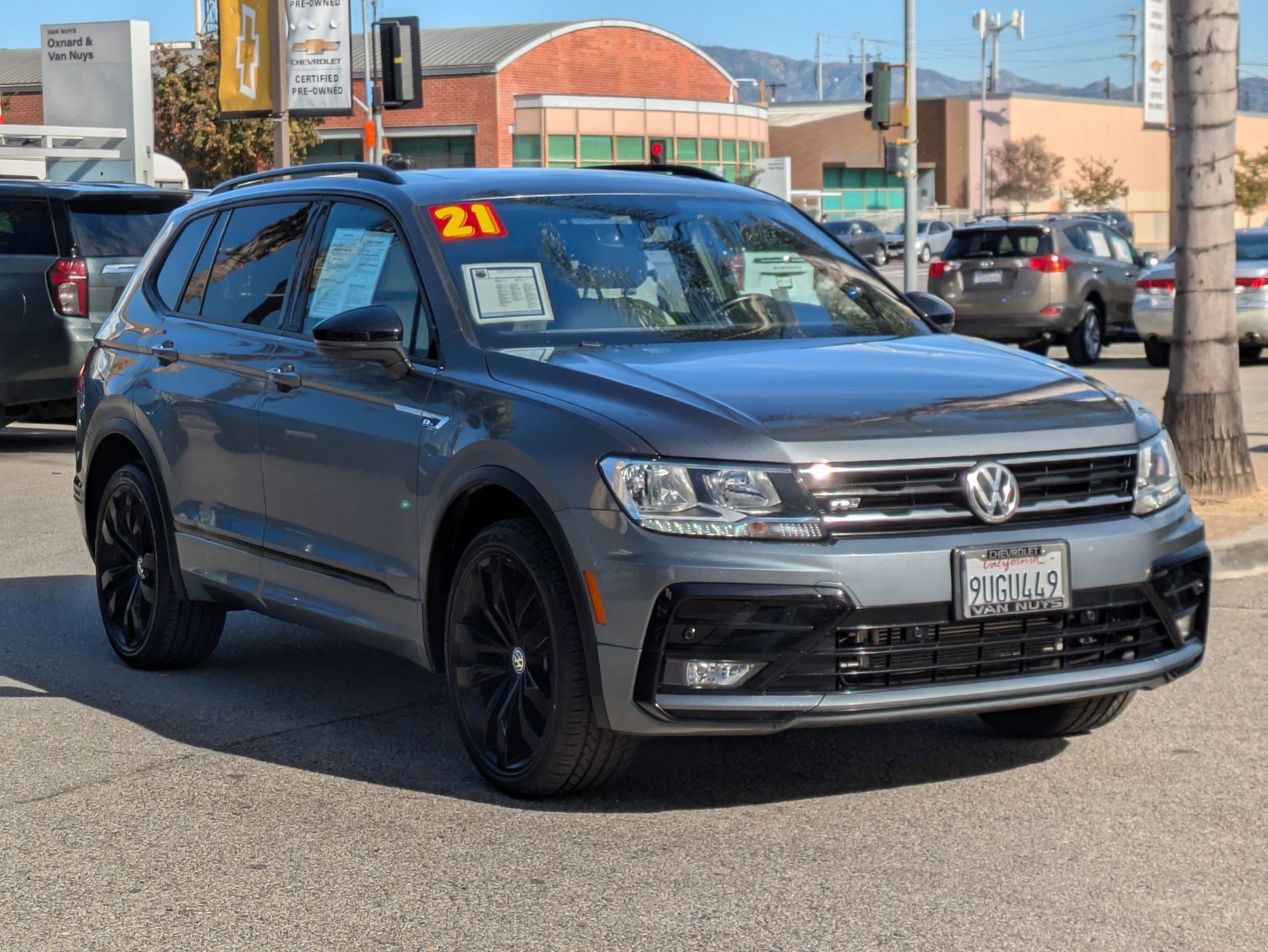 Used 2021 Volkswagen Tiguan SE image 3