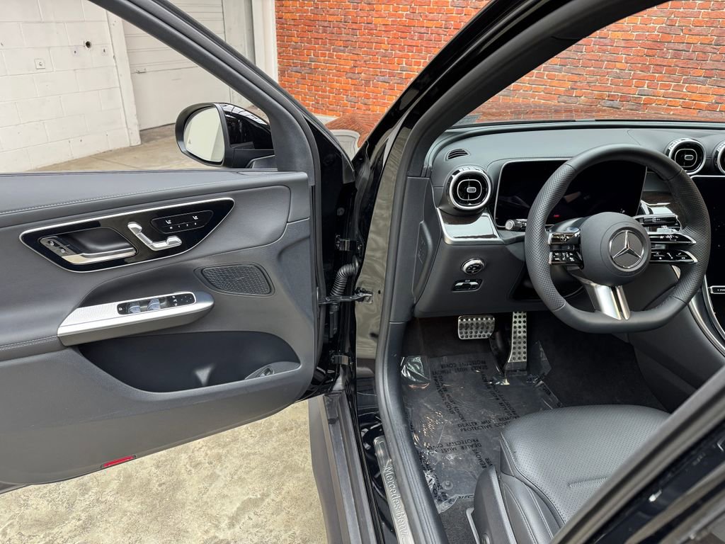 Used 2026 Mercedes-Benz GLC 300 4MATIC image 9