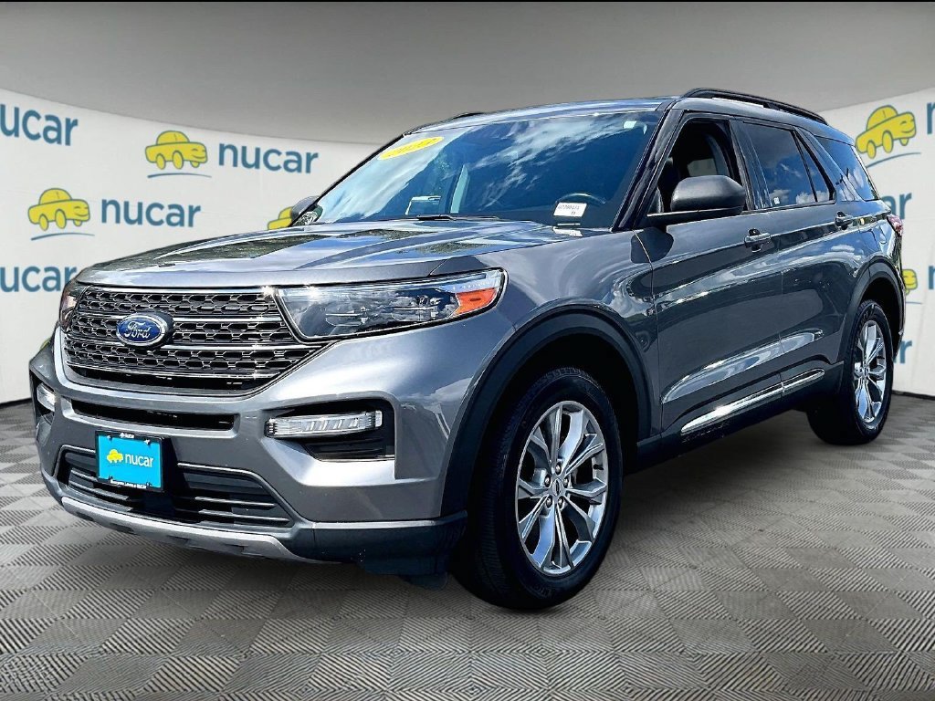 Used 2023 Ford Explorer XLT w/ Equipment Group 202A AWD/4WD image 3