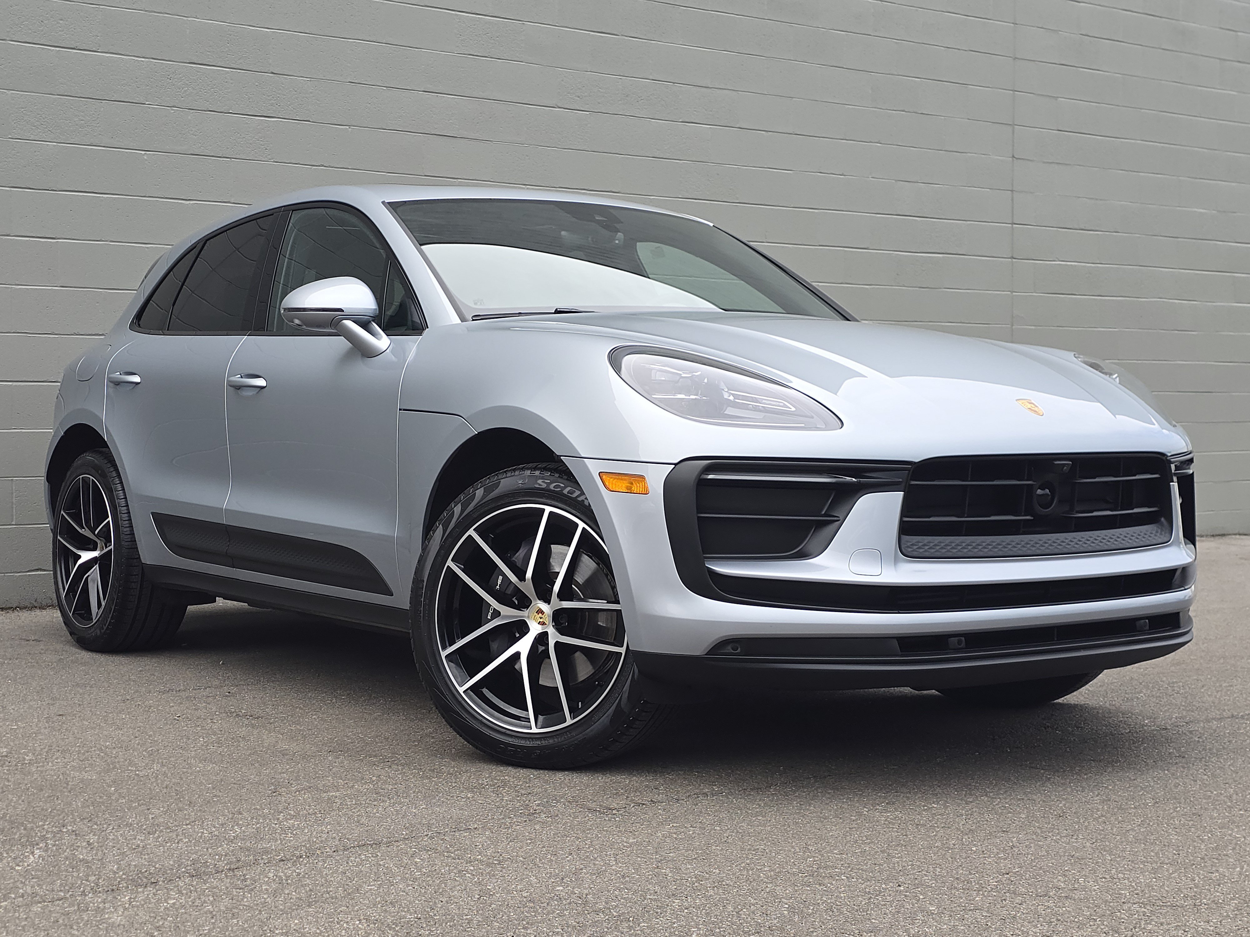 Certified 2026 Porsche Macan AWD/4WD image 13