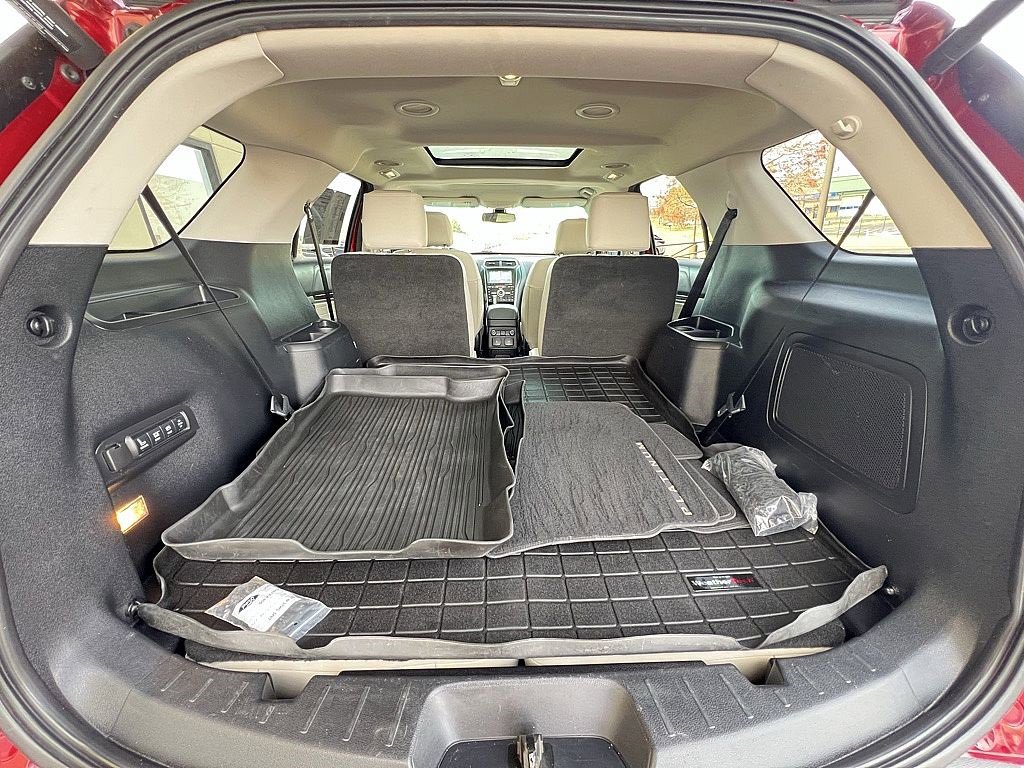 Used 2017 Ford Explorer Platinum image 23