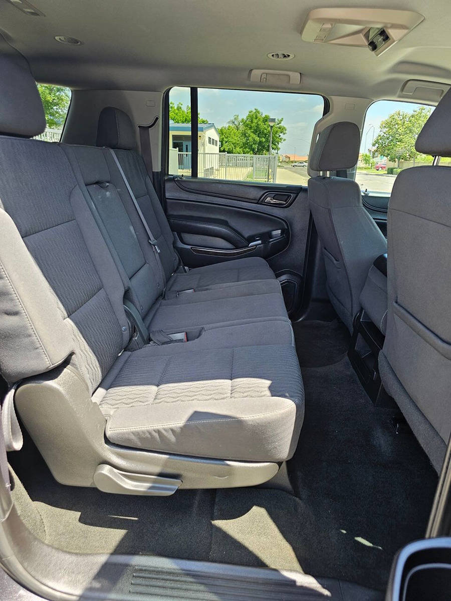 Used 2016 Chevrolet Suburban LS RWD image 13