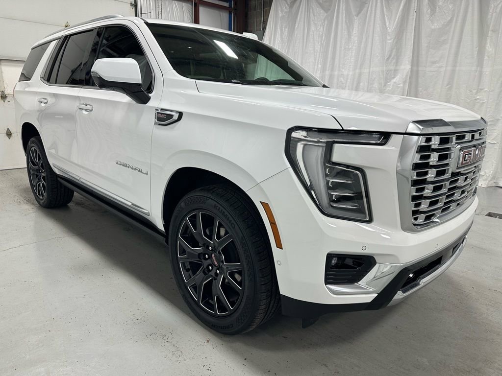 Used 2025 GMC Yukon Denali w/ Sun & Power Step Package