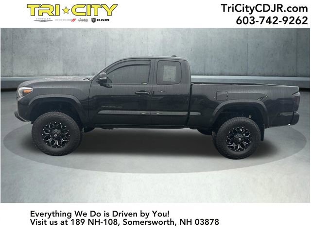 Used 2018 Toyota Tacoma TRD Sport w/ Technology Package image 2