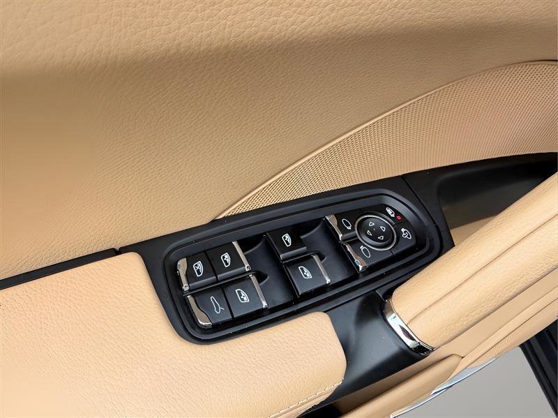 Used 2016 Porsche Cayenne image 35