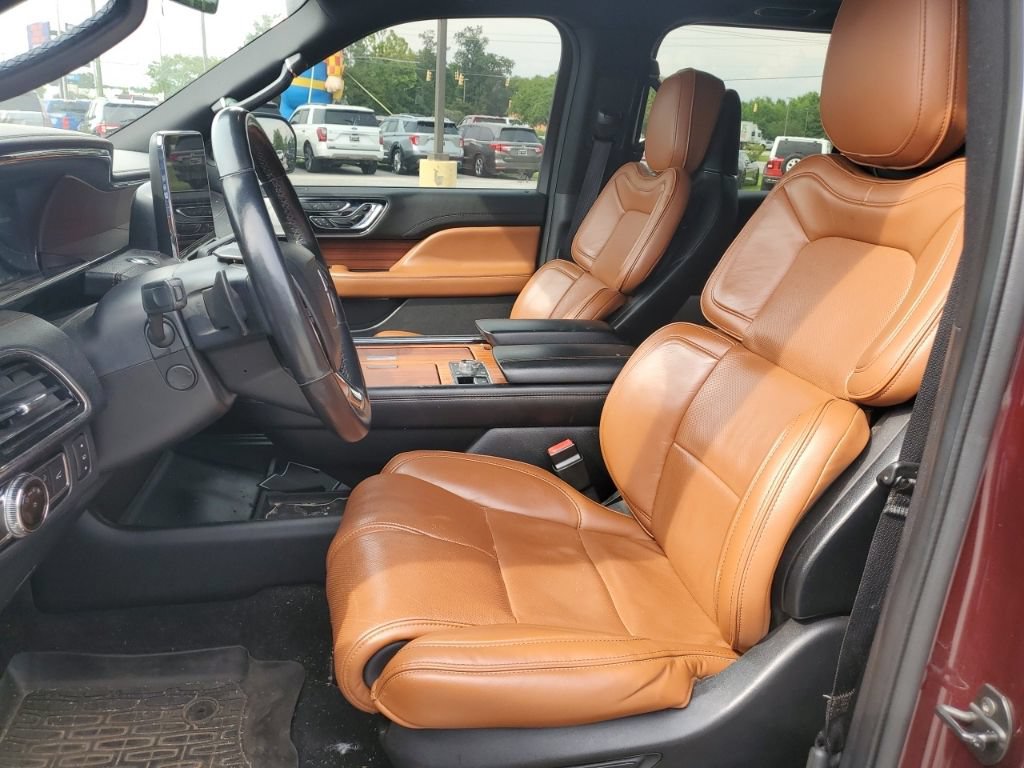 Used 2018 Lincoln Navigator L Reserve w/ Technology Package AWD/4WD image 6