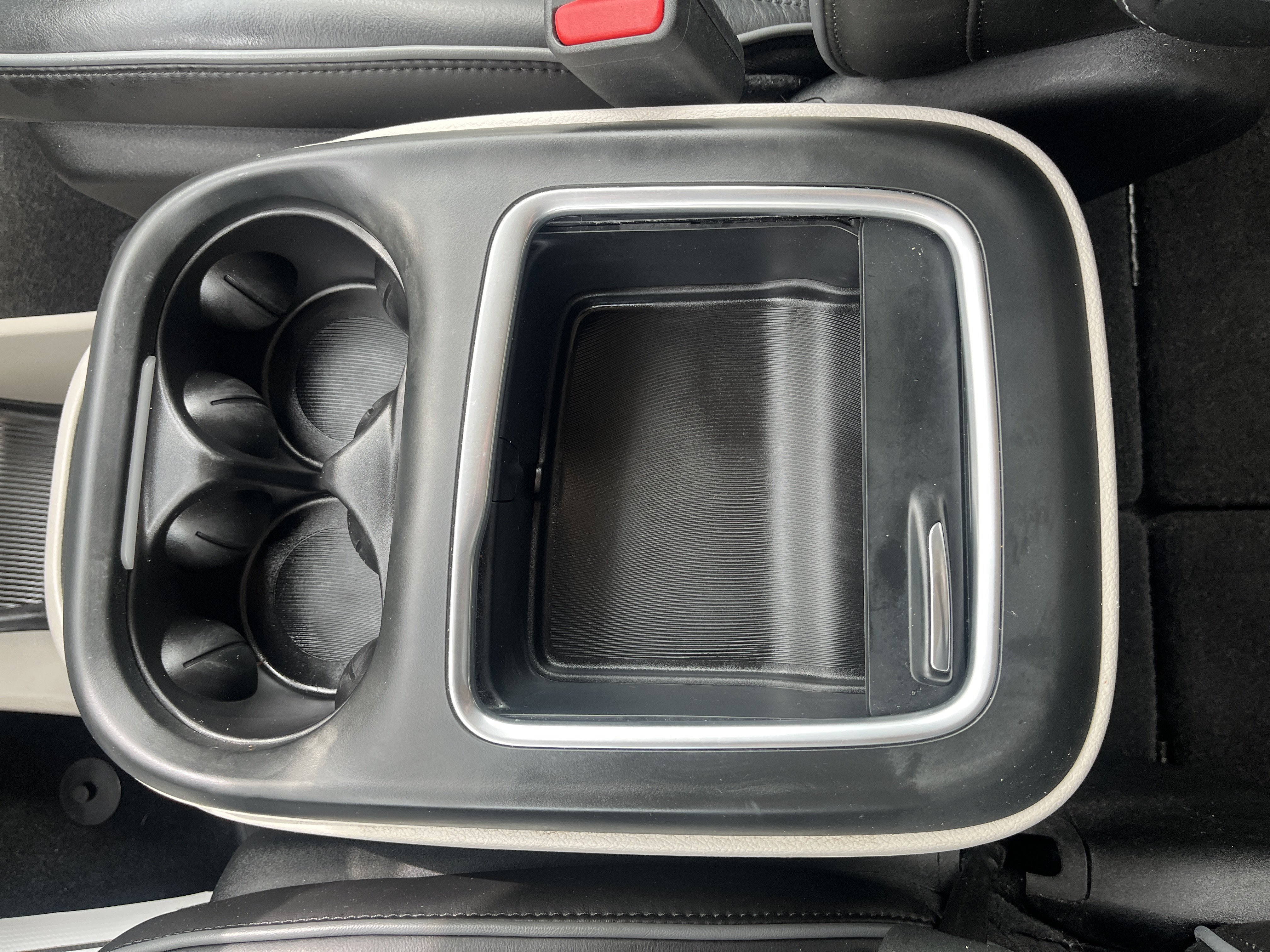 Used 2019 Chrysler Pacifica Limited w/ Tire & Wheel Group FWD image 37