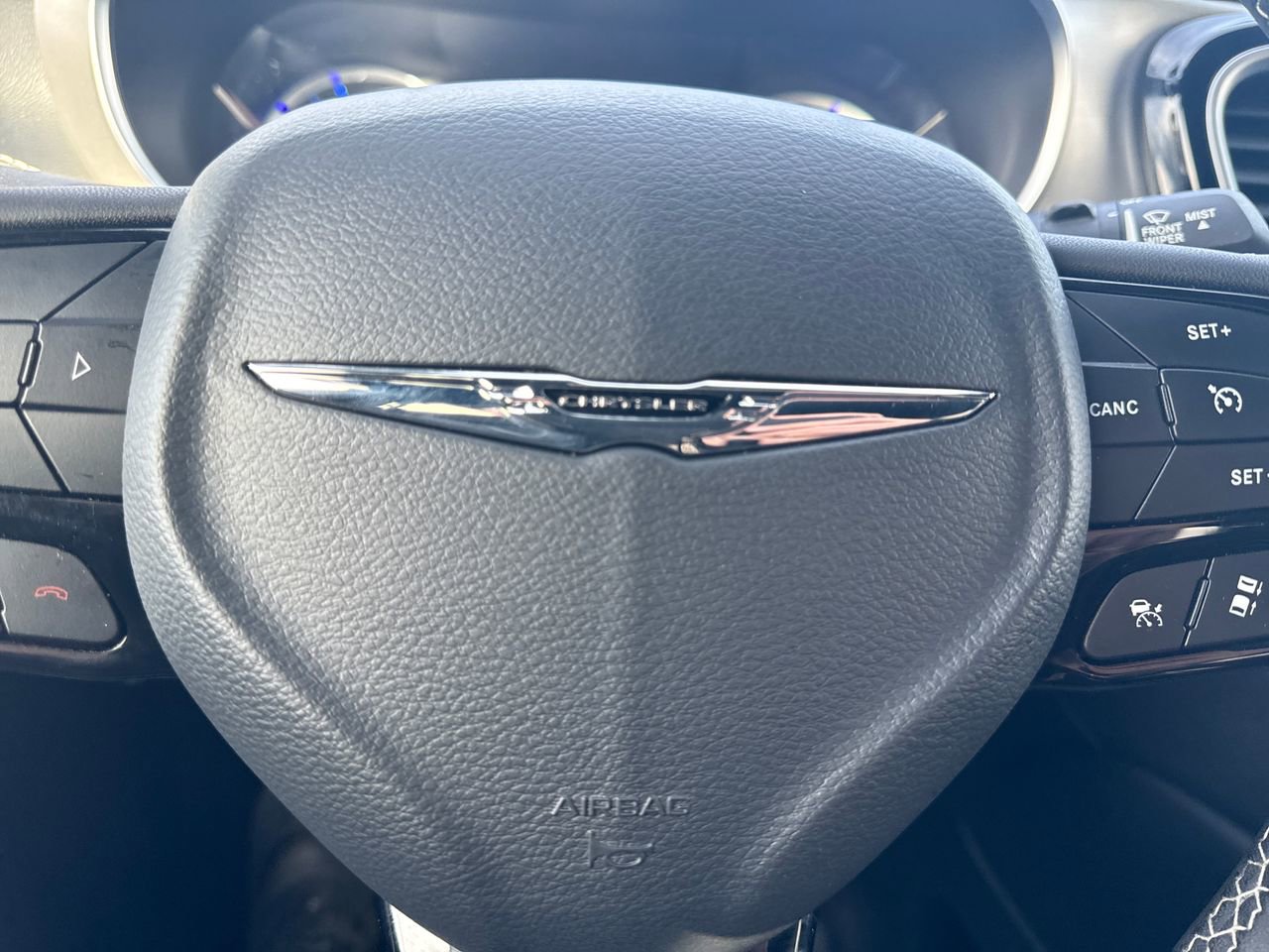 Used 2024 Chrysler Pacifica Premium image 25