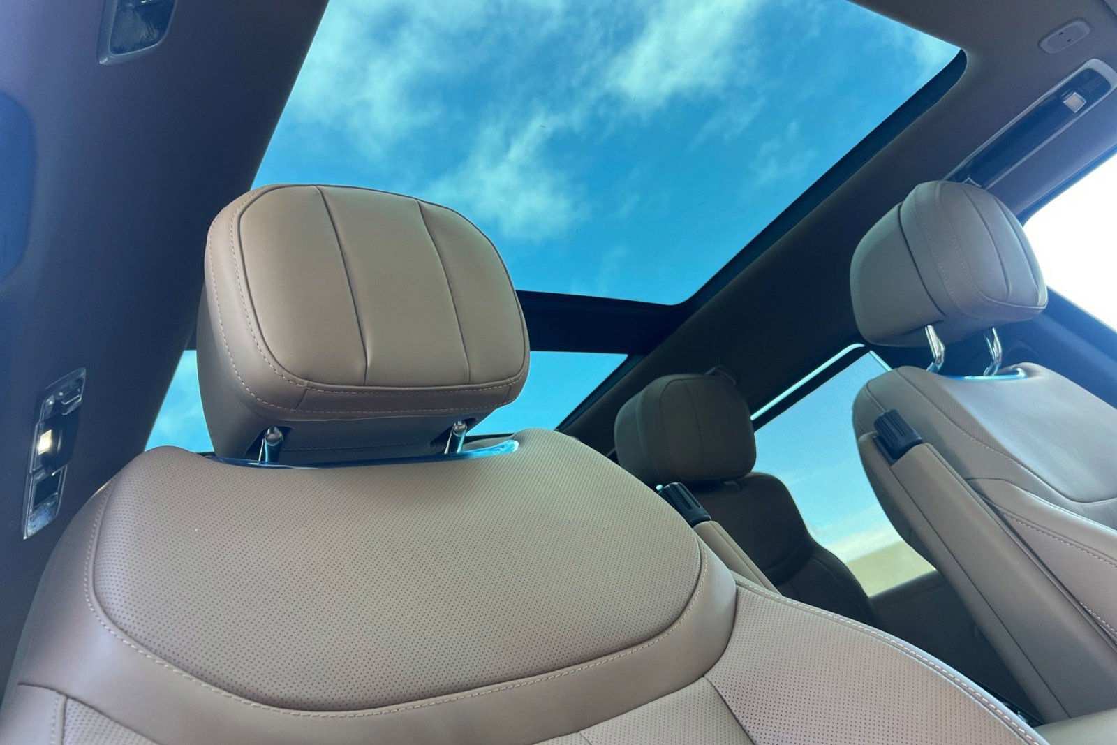 New 2026 Land Rover Range Rover Long Wheelbase SE image 24