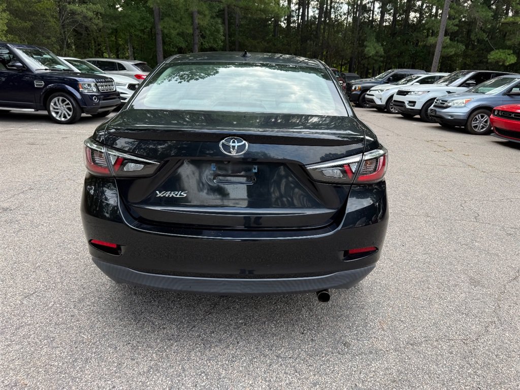 Used 2019 Toyota Yaris LE FWD image 7