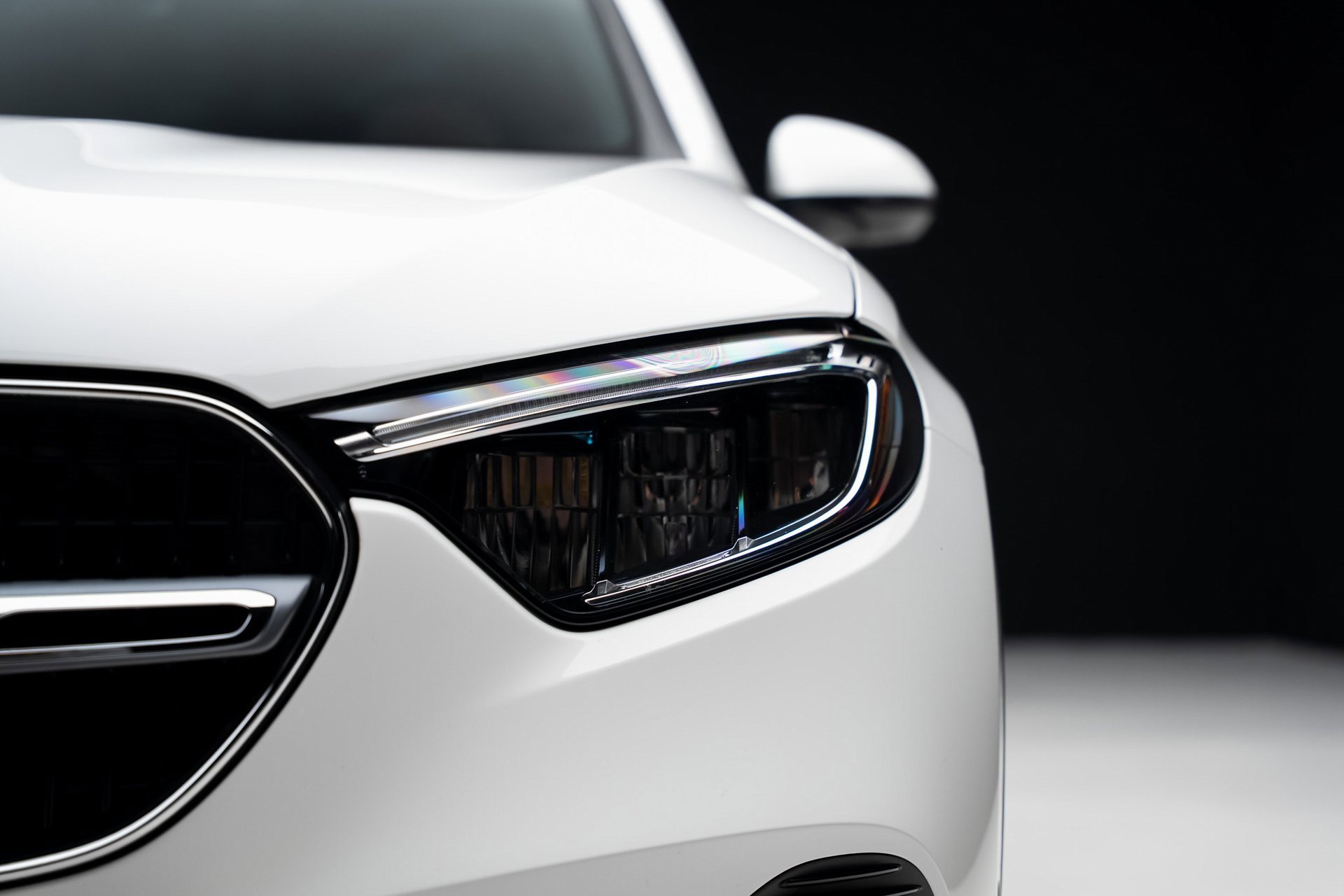 Used 2025 Mercedes-Benz GLC 350e 4MATIC image 9