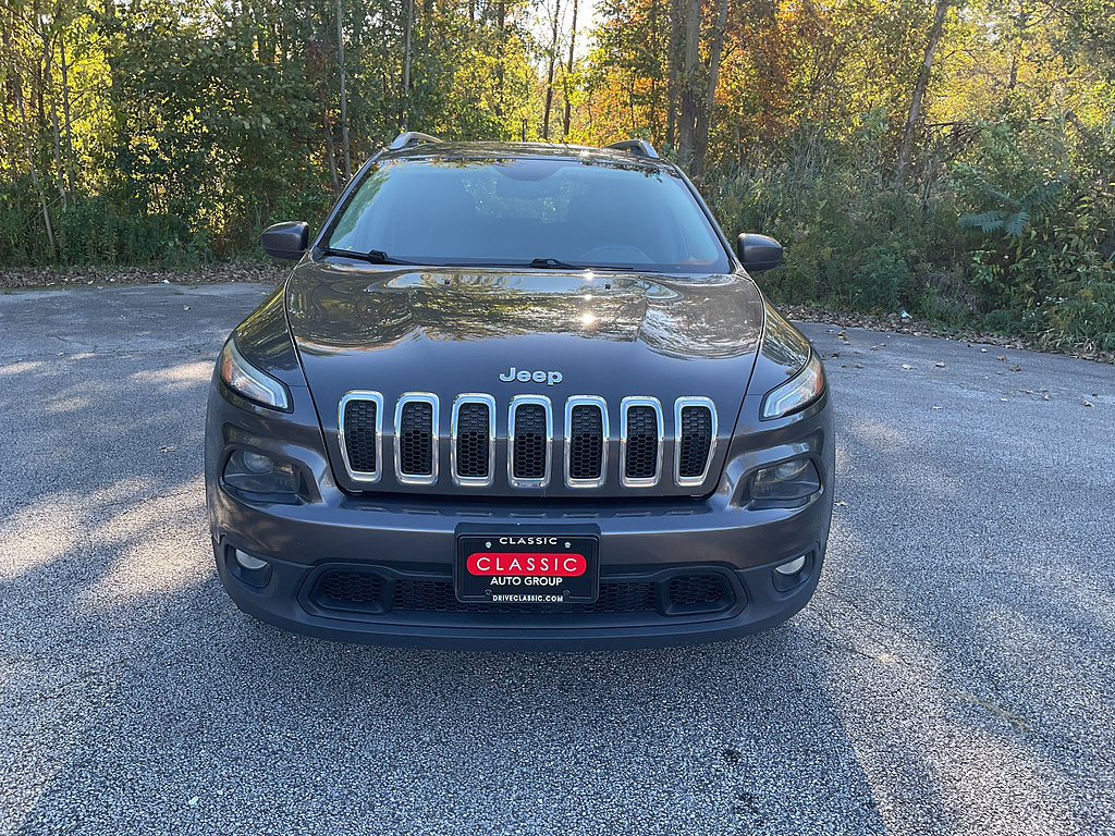 Used 2016 Jeep Cherokee Latitude w/ Comfort/Convenience Group AWD/4WD image 2