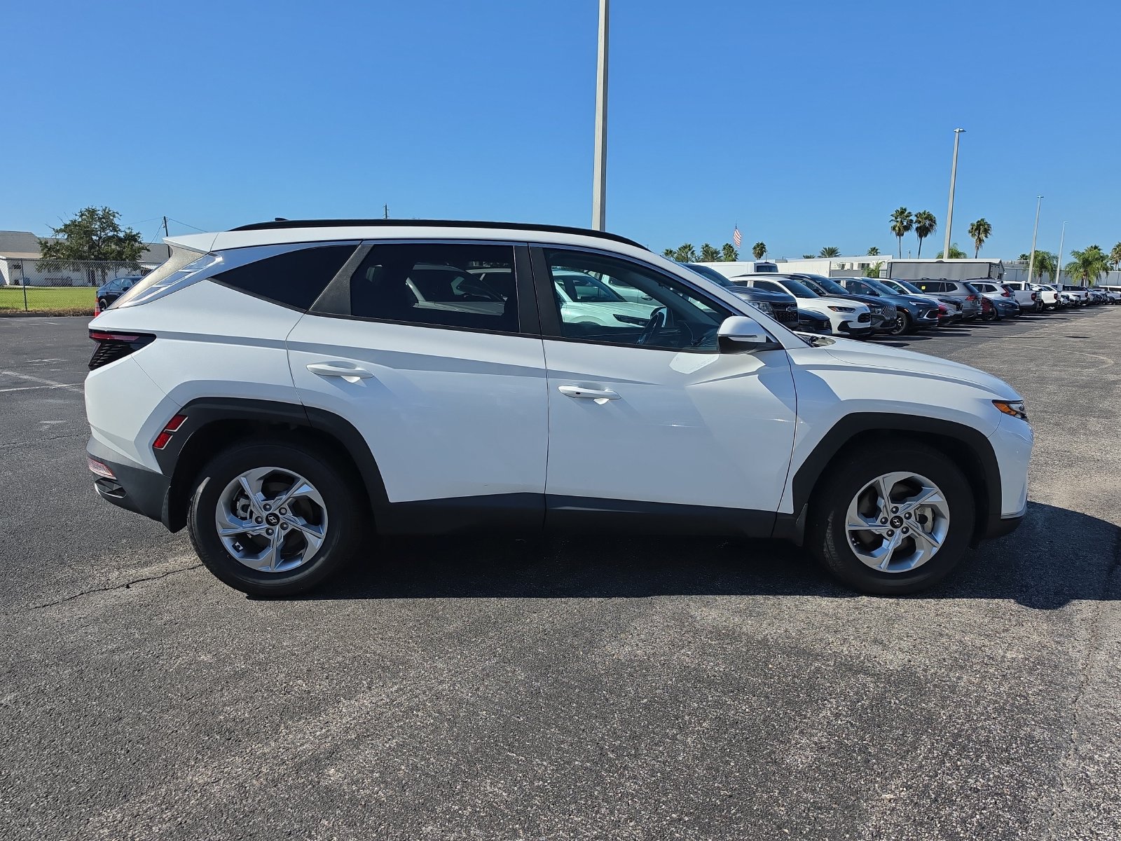 Used 2022 Hyundai Tucson SEL w/ Cargo Package FWD image 3