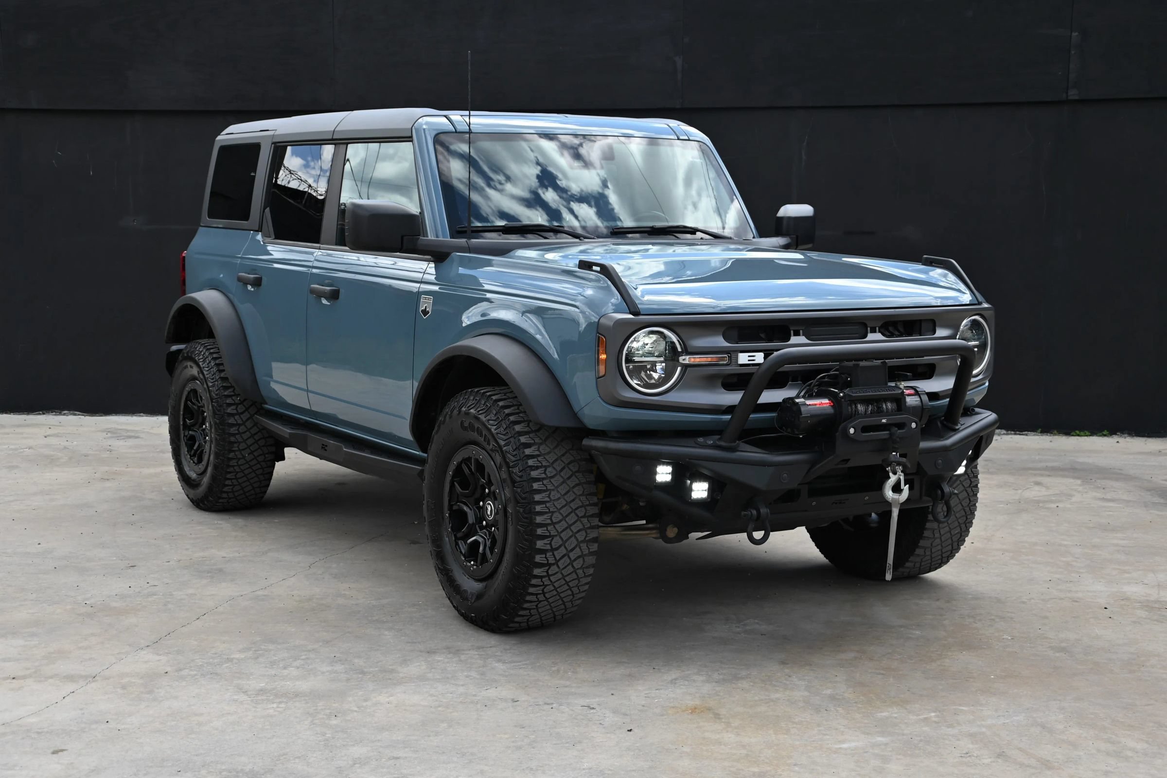 Used 2023 Ford Bronco Big Bend w/ Sasquatch Package AWD/4WD image 2