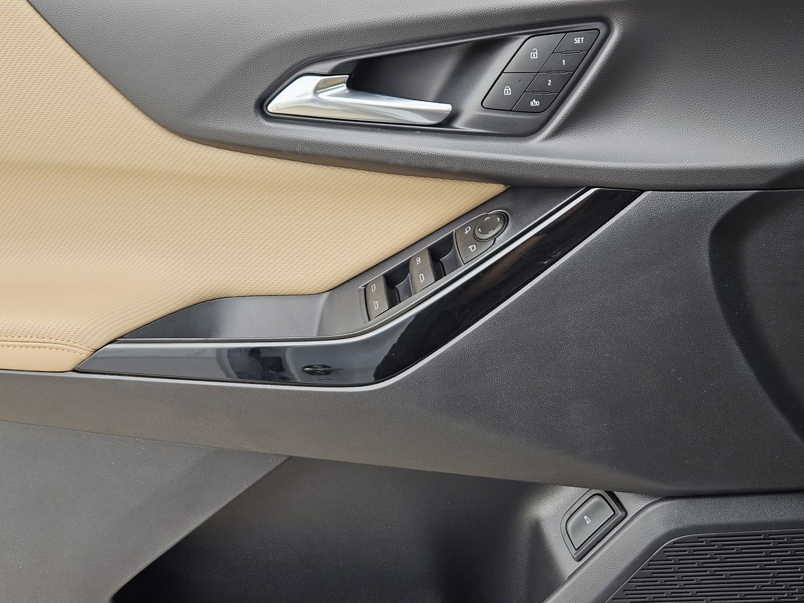 New 2026 Chevrolet Equinox ACTIV w/ Convenience Package III FWD image 23