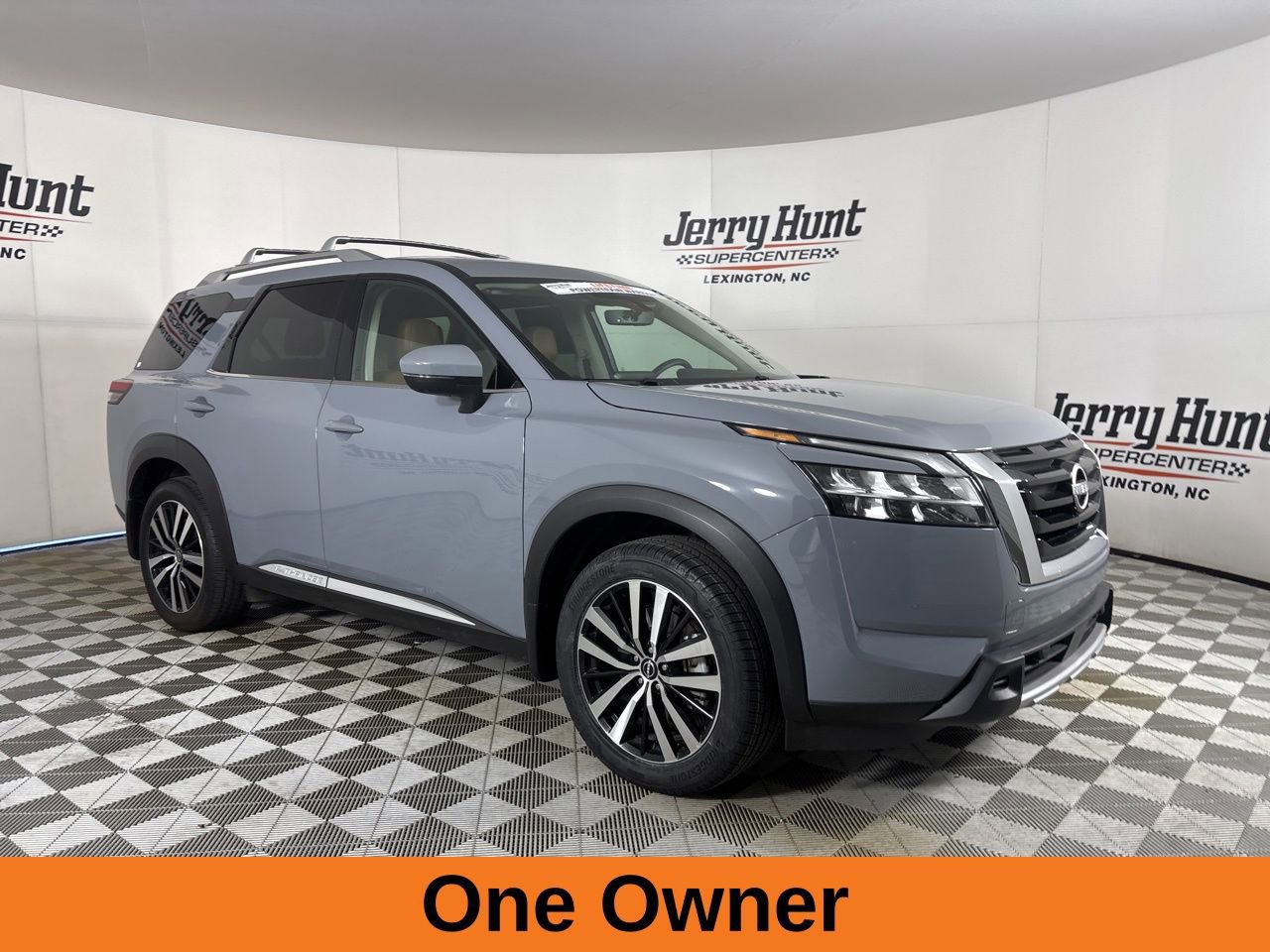 Used 2024 Nissan Pathfinder Platinum w/ Cargo Package image 4