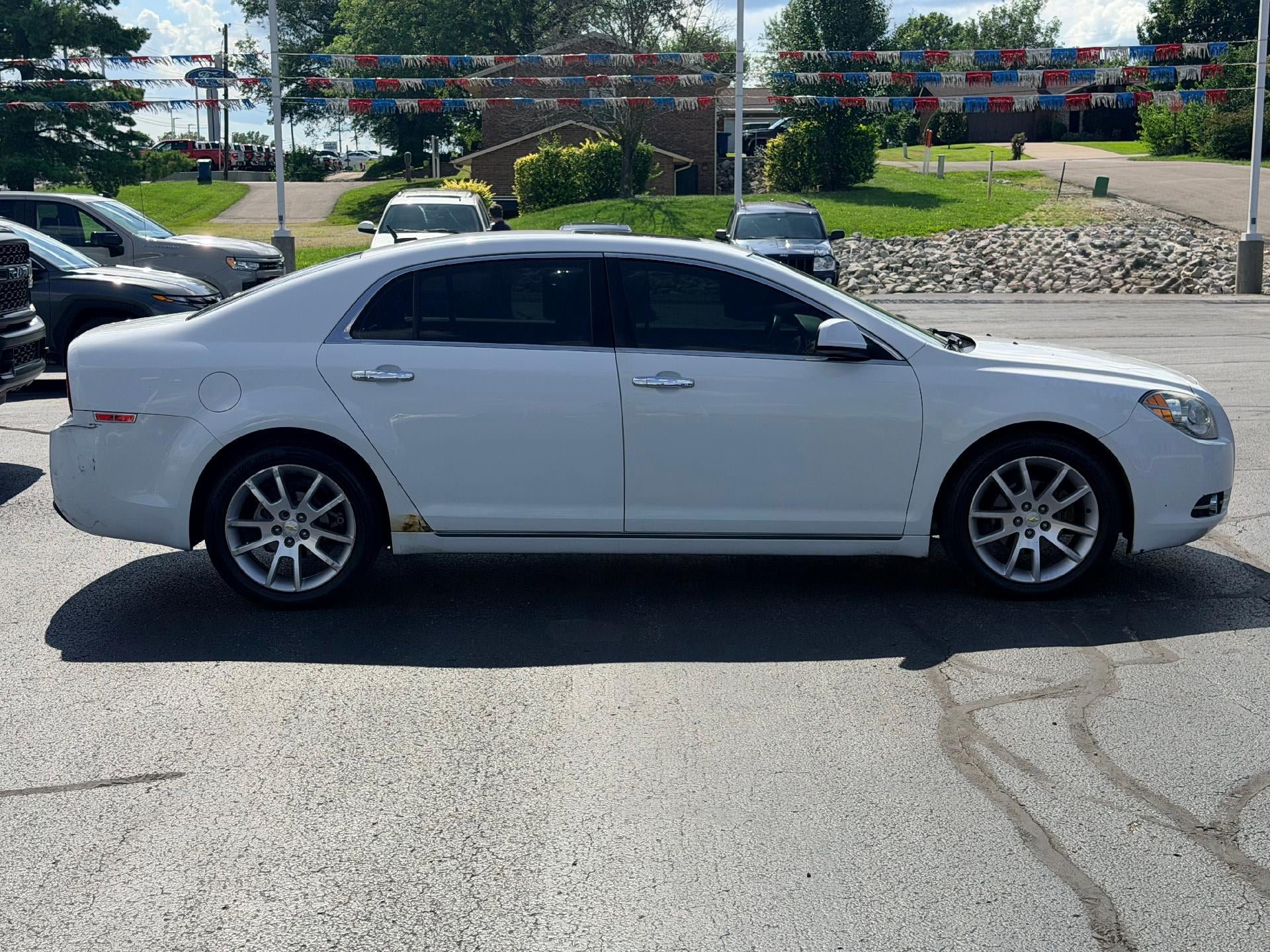 Used 2011 Chevrolet Malibu LTZ FWD image 4