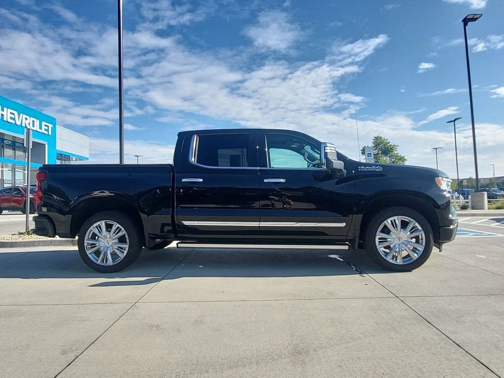 Used 2025 Chevrolet Silverado 1500 High Country w/ High Country Premium Package AWD/4WD image 9