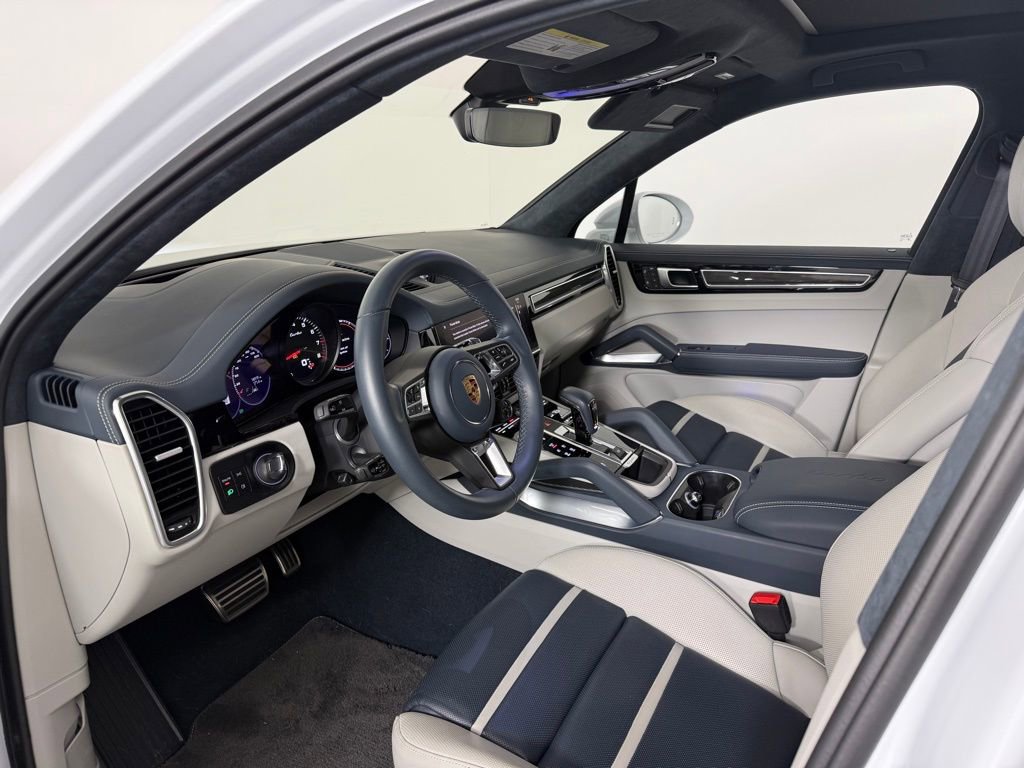 Certified 2023 Porsche Cayenne Turbo image 4