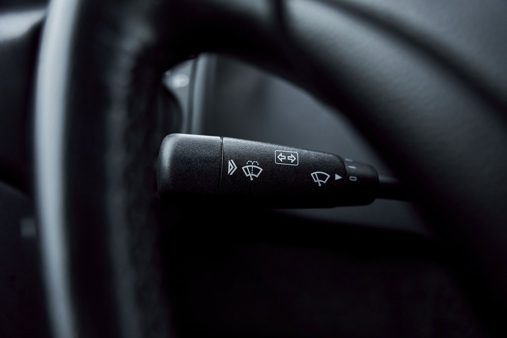 Used 2002 Mercedes-Benz SL 500 w/ SL2 Option Pkg image 49