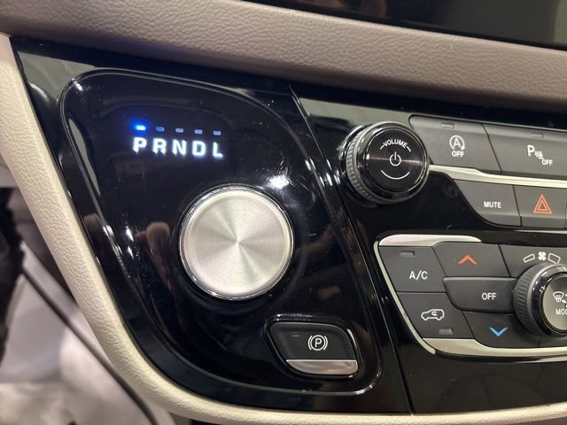 Used 2019 Chrysler Pacifica Touring-L FWD image 20