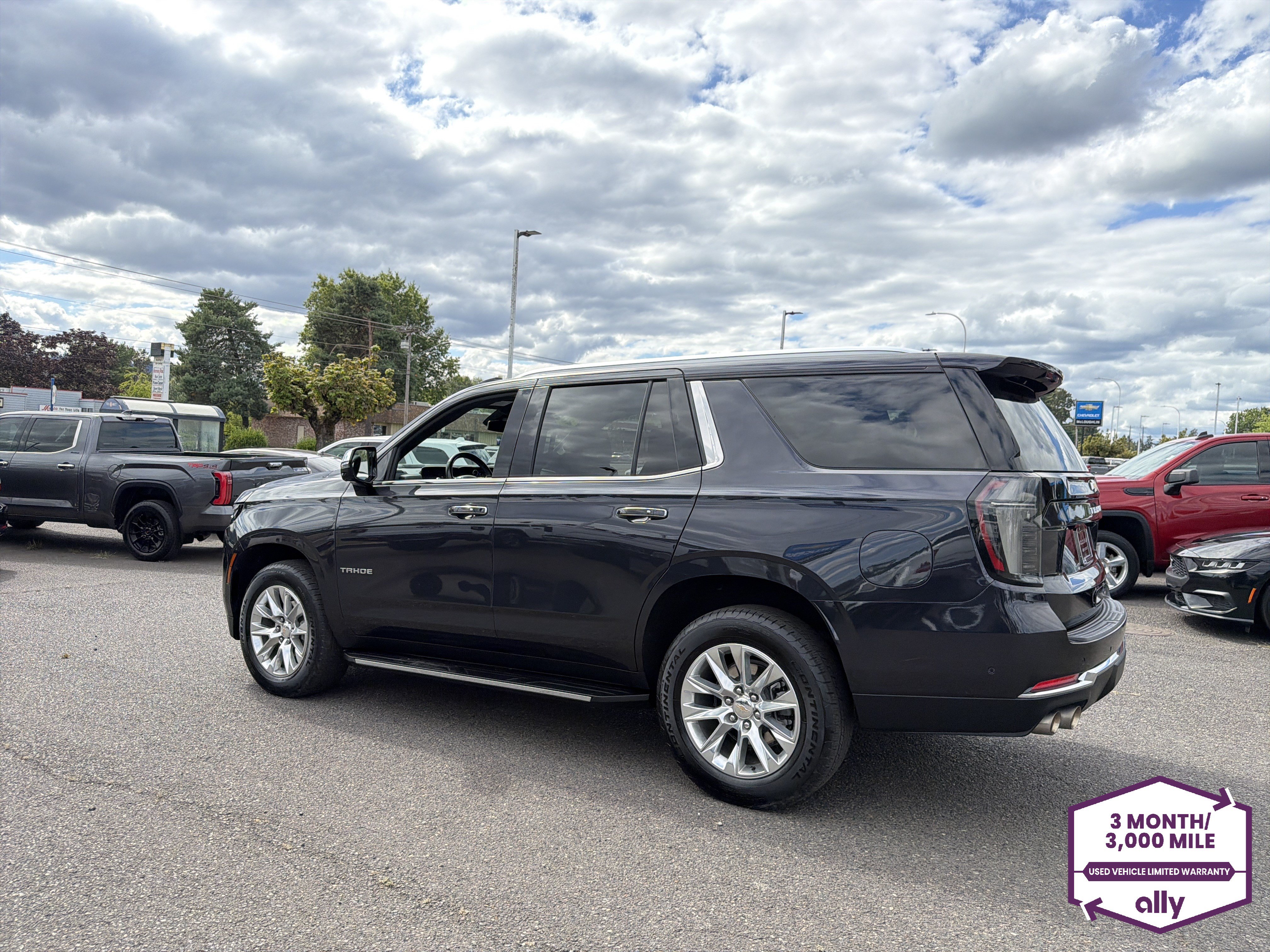 Used 2025 Chevrolet Tahoe Premier AWD/4WD image 3