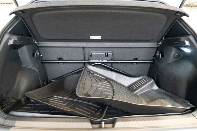 Used 2022 Volkswagen GTI SE FWD image 8