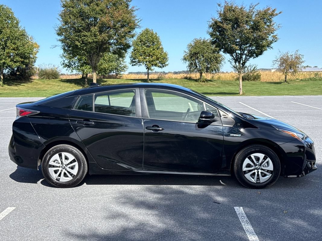 Used 2017 Toyota Prius Two w/ Carpet Mat Package FWD image 8