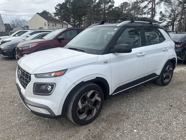 Used 2023 Hyundai Venue Limited image 4