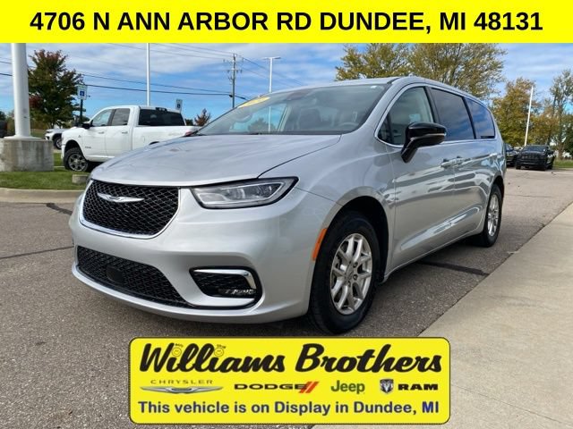 Used 2024 Chrysler Pacifica Touring-L FWD video 1