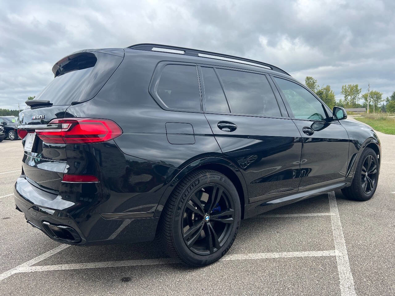 Used 2021 BMW X7 M50i w/ Executive Package image 4