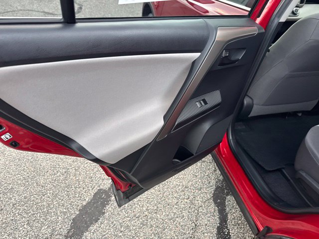 Used 2015 Toyota RAV4 LE AWD/4WD image 11