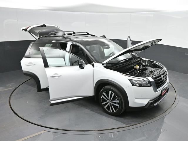 Used 2025 Nissan Pathfinder Platinum image 54
