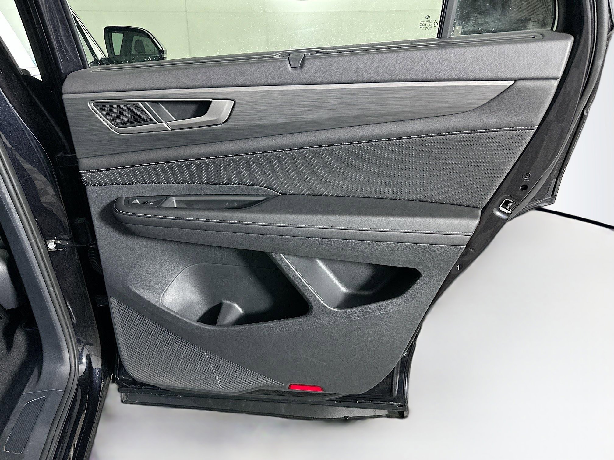 Used 2025 Volkswagen Atlas Cross Sport SE image 29