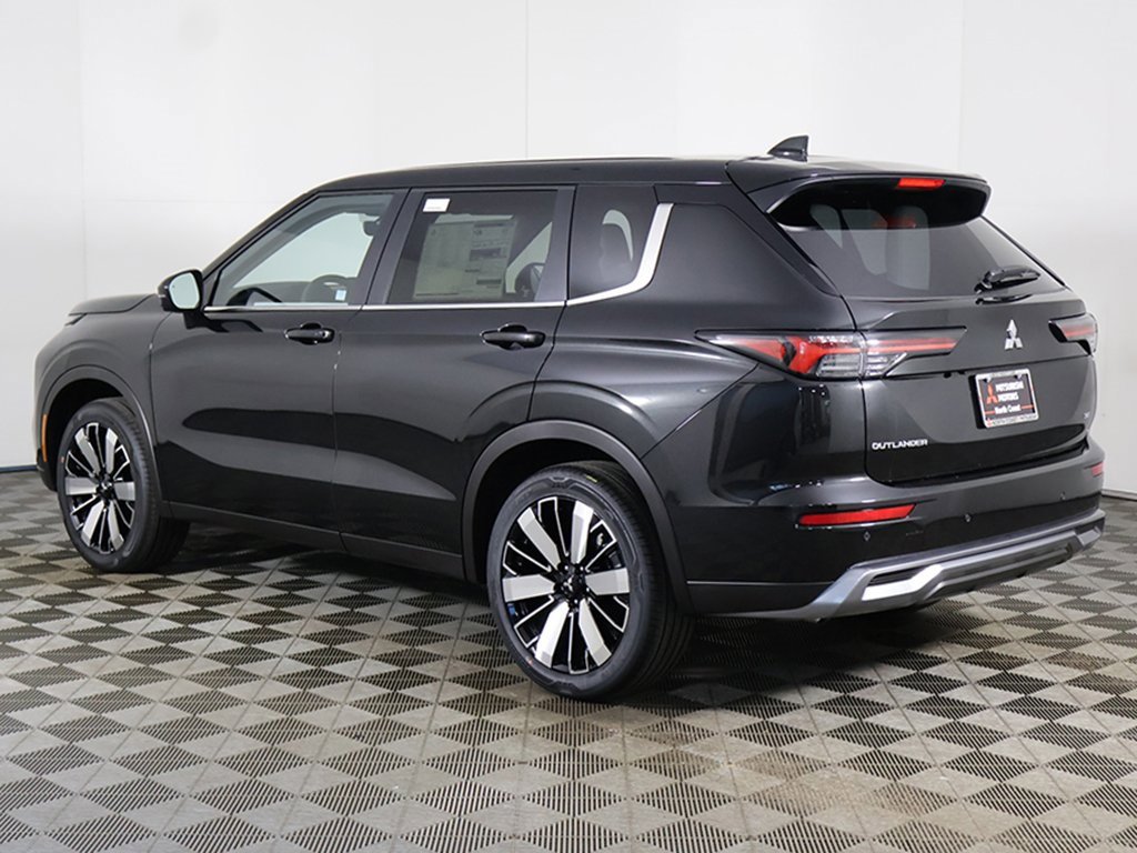 New 2025 Mitsubishi Outlander SE image 12