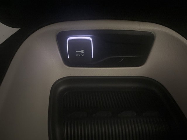 Certified 2024 Chrysler Pacifica Touring-L image 44