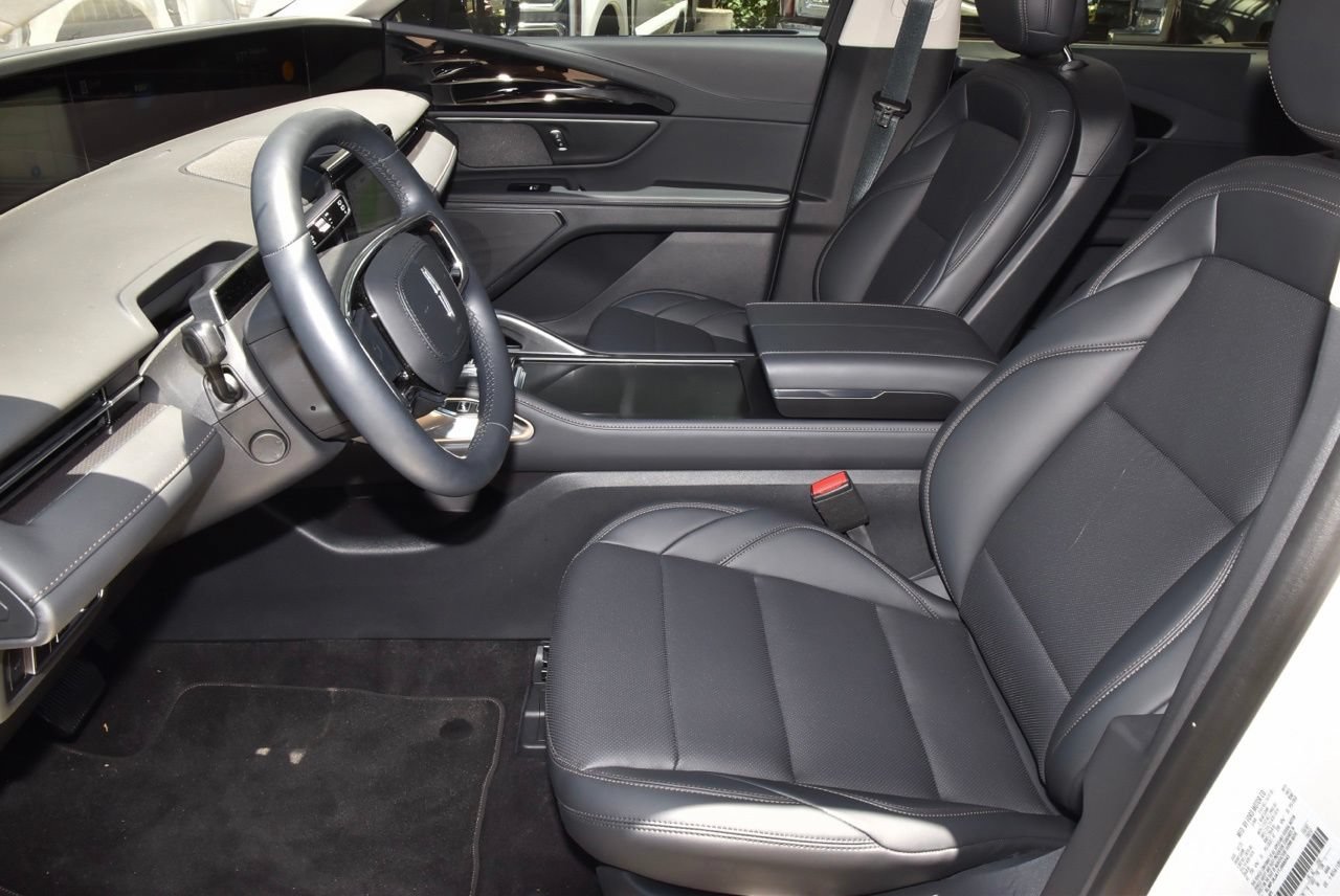 New 2026 Lincoln Nautilus Premier w/ Jet Appearance Package AWD/4WD image 13