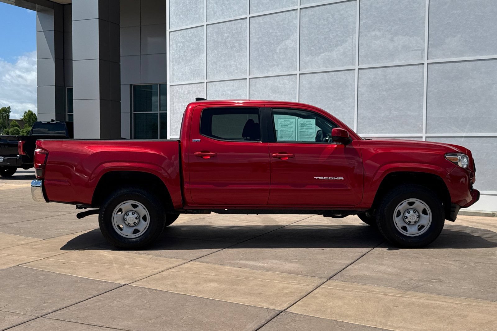 Used 2022 Toyota Tacoma SR5 RWD video 3