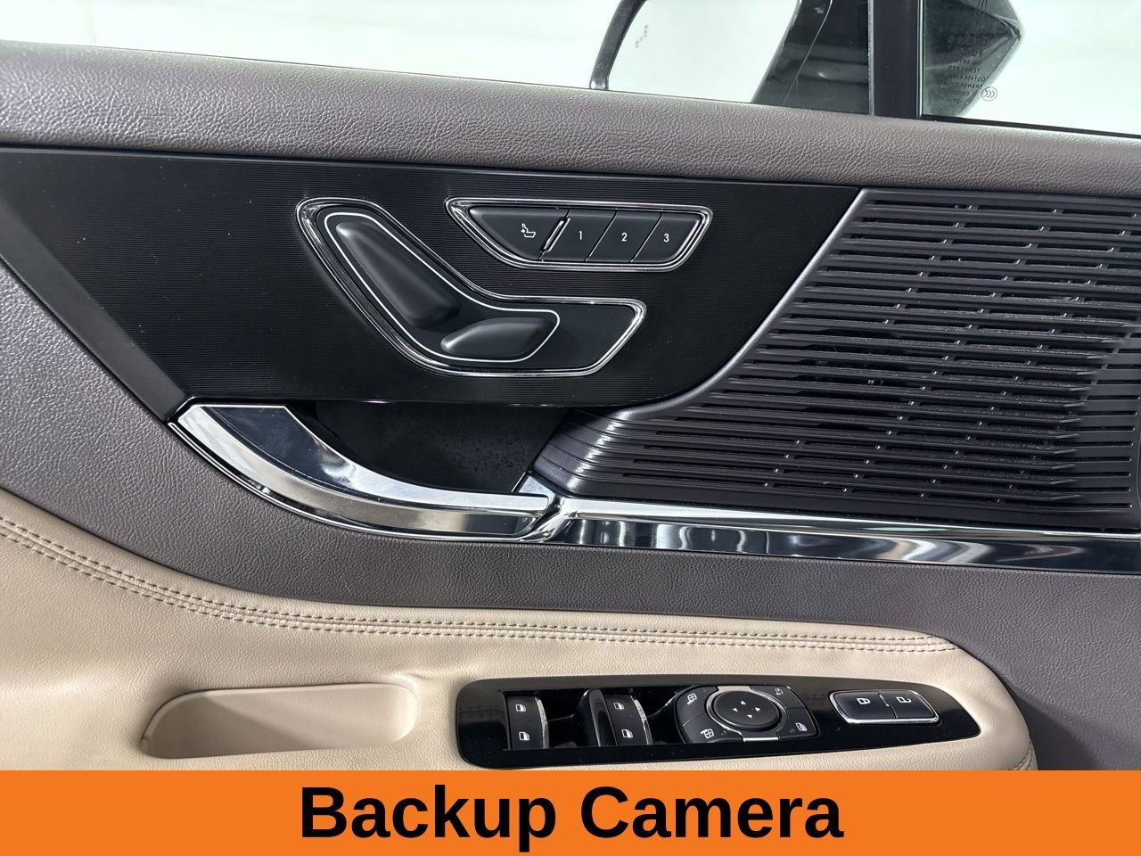 Used 2022 Lincoln Corsair FWD w/ Premium Package image 10