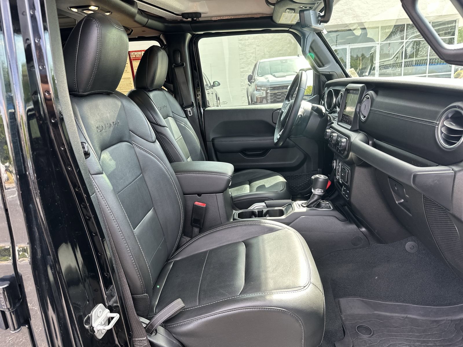 Used 2022 Jeep Wrangler Unlimited Sahara AWD/4WD image 22